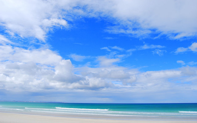 4. The Longest Beach in the Southern Hemisphere - Struisbaai Plaat